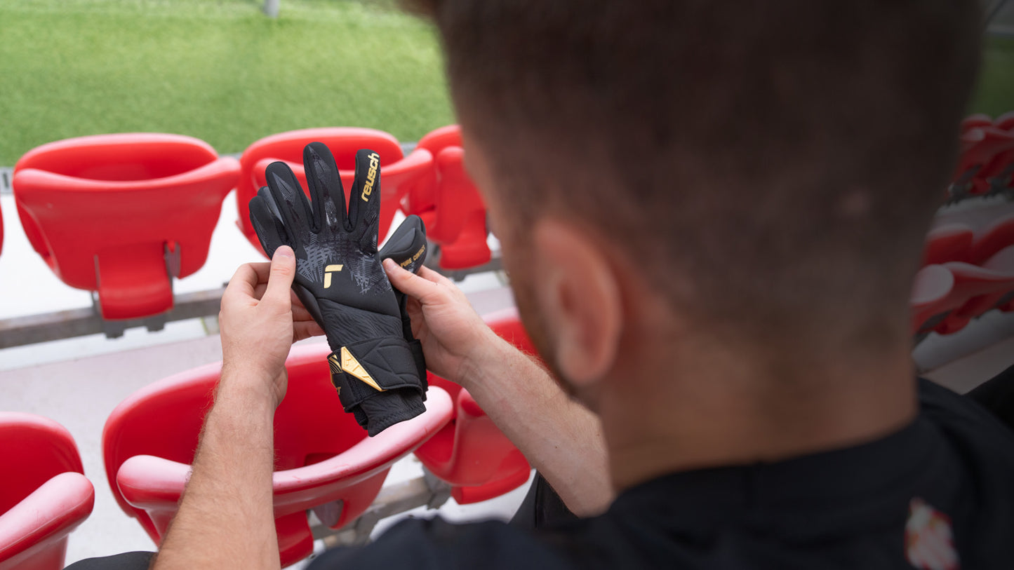 Reusch Pure Contact Infinity - black / gold / black